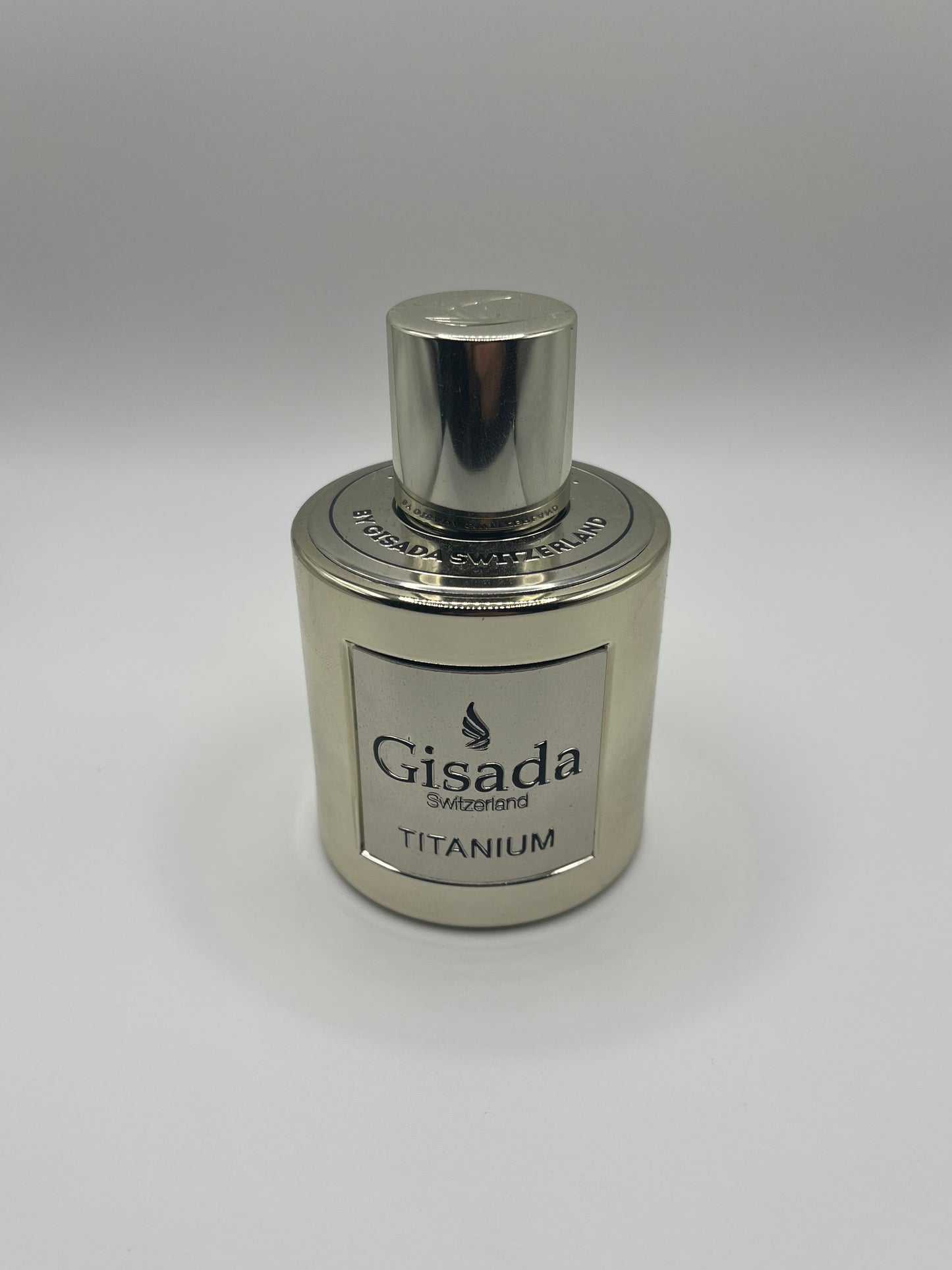 Titanium by Gisada decant bottle – spicy and warm men’s fragrance with pink pepper, leather, and vanilla notes.