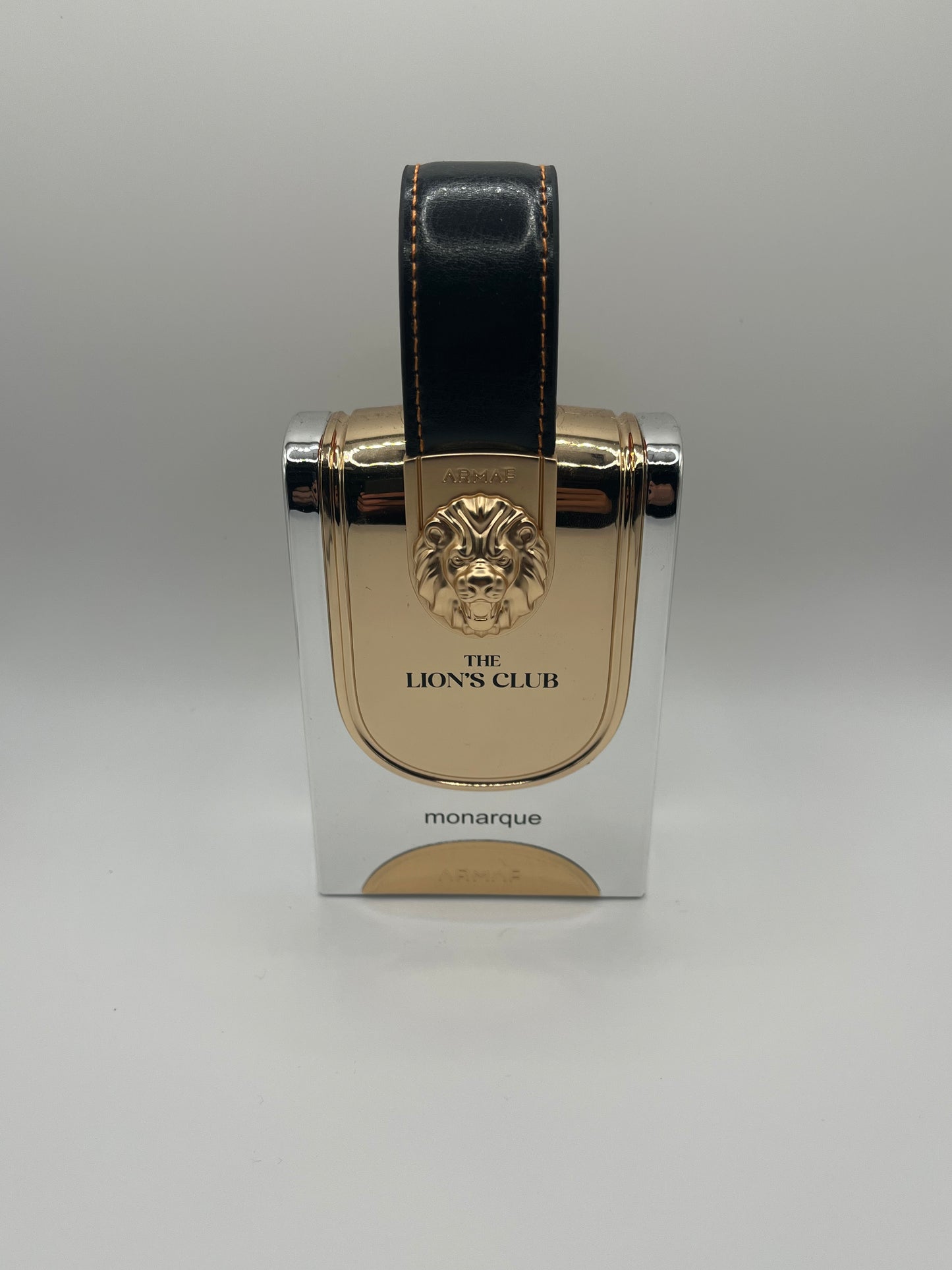 The Lion’s Club Monarque decant – sweet woody fragrance inspired by PDM Althair with cinnamon, vanilla, almond, tonka bean, and guaiac wood.