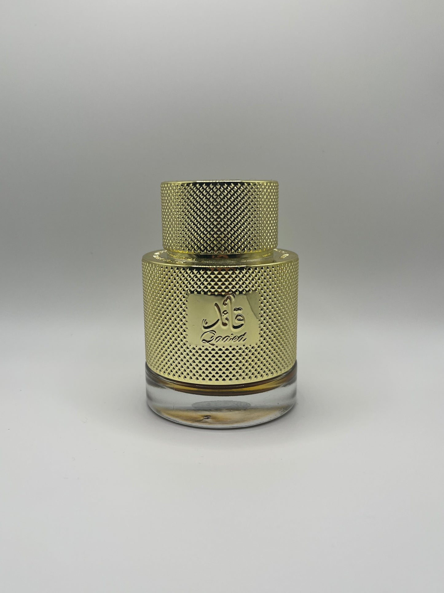 Qaa'ed fragrance decant – spicy oud scent with vanilla, amber, sandalwood, saffron, and leather.