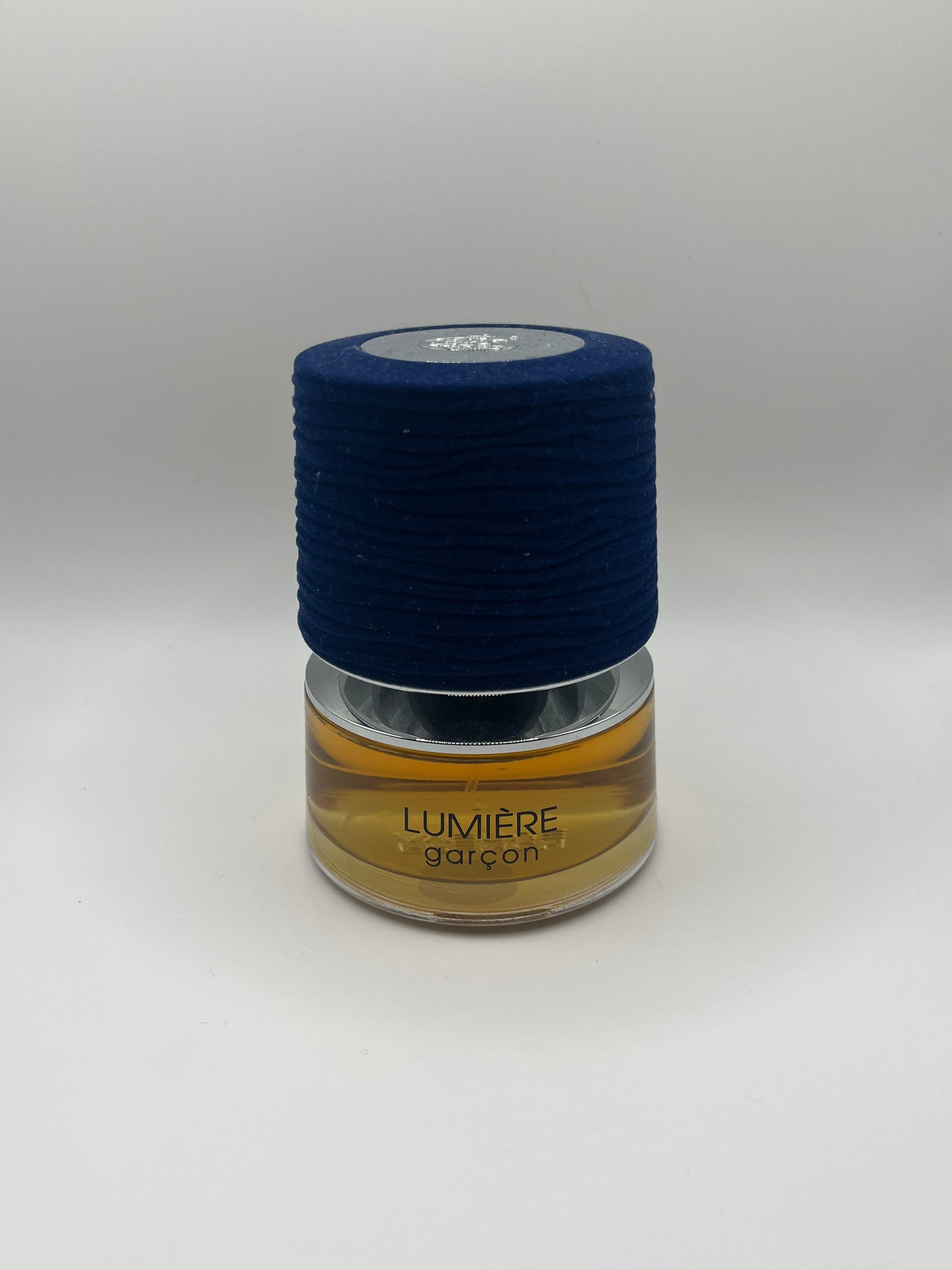 Lumière Garçon decant – inspired by The One Luminous Night with notes of dates, amber, black pepper, and incense.