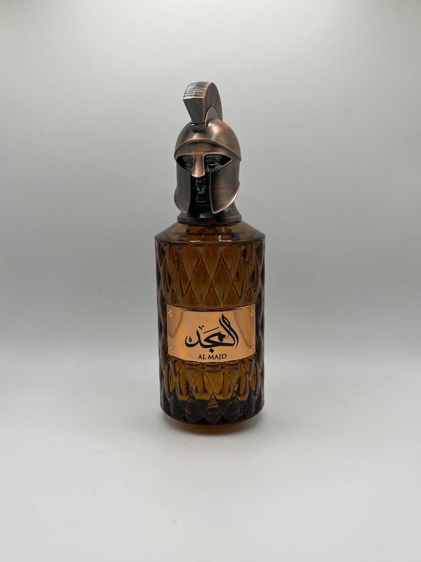 Le Falcone Al Majd decant – citrus spicy fragrance with lemon, ginger, green apple, cinnamon, vanilla, and musk.