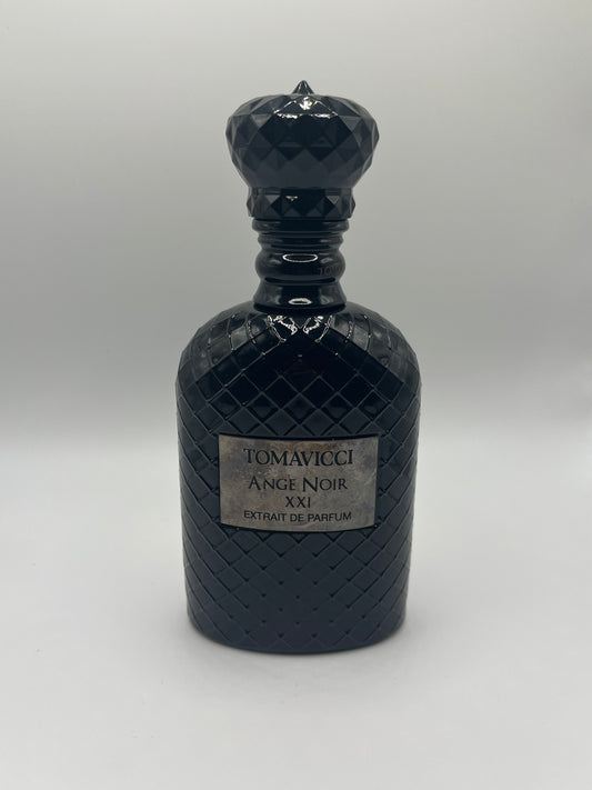 Ange Noir XXI decant – fruity floral woody fragrance with green apple, Bulgarian rose, black violet, cedar, and musk.

