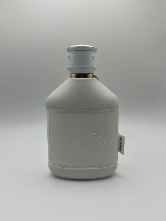 Nitro White by Dumont decant – sweet woody fragrance with cypress, iris, honey, patchouli, vanilla, and leather.

