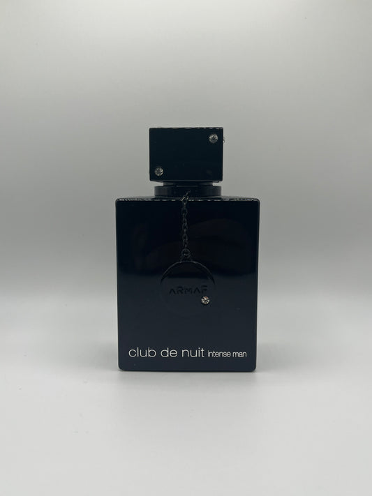 Club de Nuit Intense Man decant – inspired by Creed Aventus with lemon, pineapple, birch, and vanilla notes in a fresh, smoky men’s fragrance.

