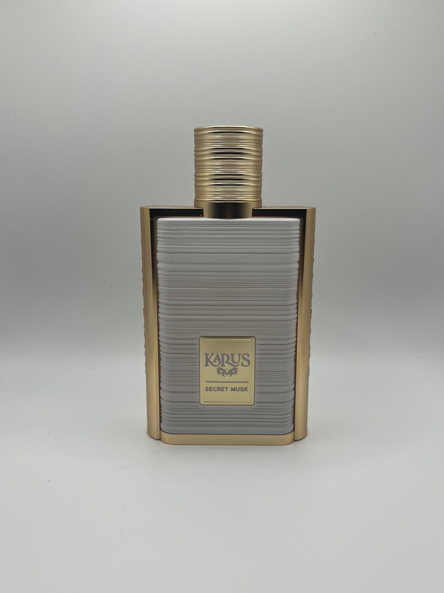Karus Secret Musk decant – sweet spicy fragrance with tonka, red fruits, saffron, chocolate, rose, and amberwood.

