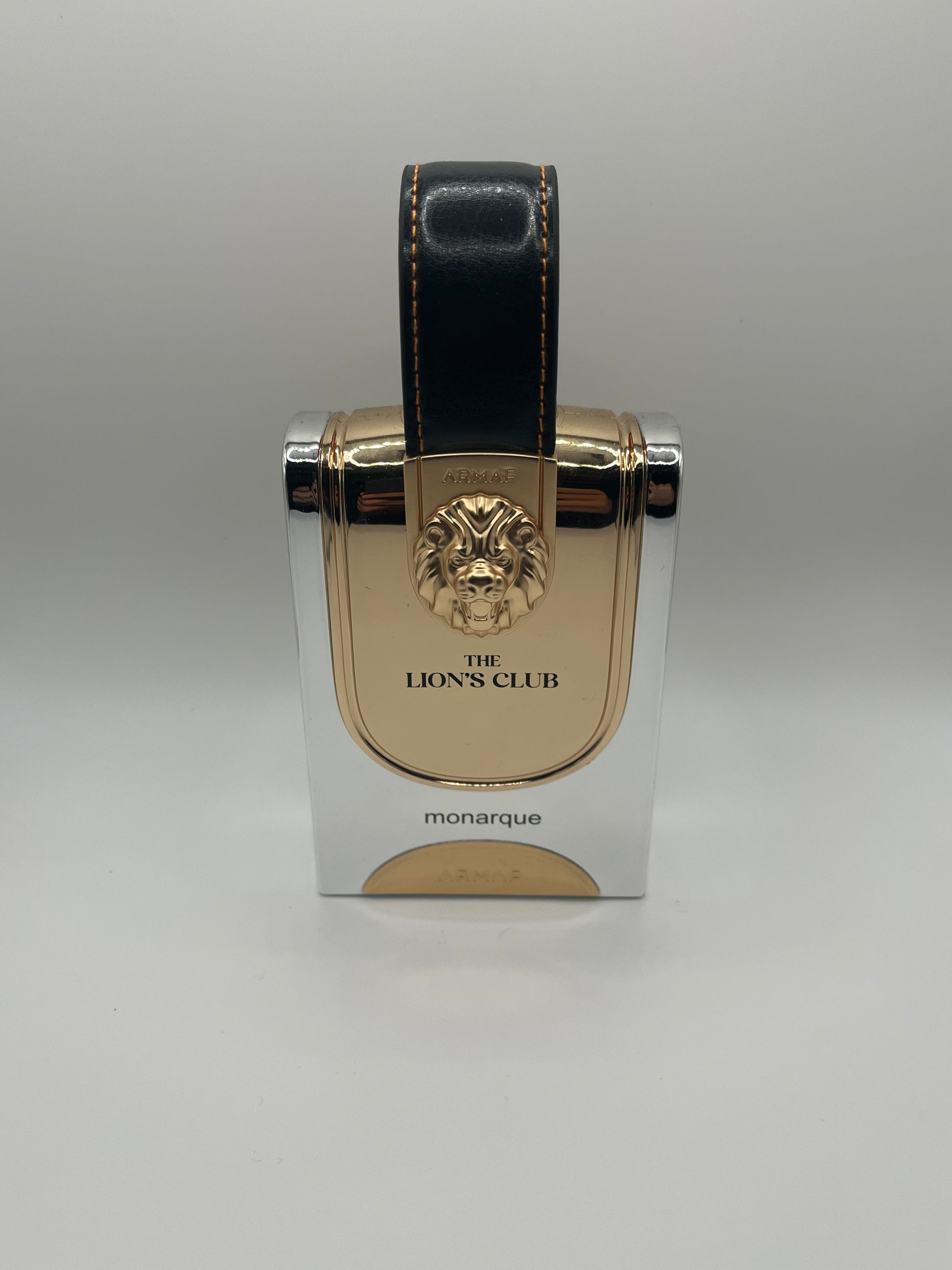 The Lion’s Club Monarque decant – sweet woody fragrance inspired by PDM Althair with cinnamon, vanilla, almond, tonka bean, and guaiac wood.

