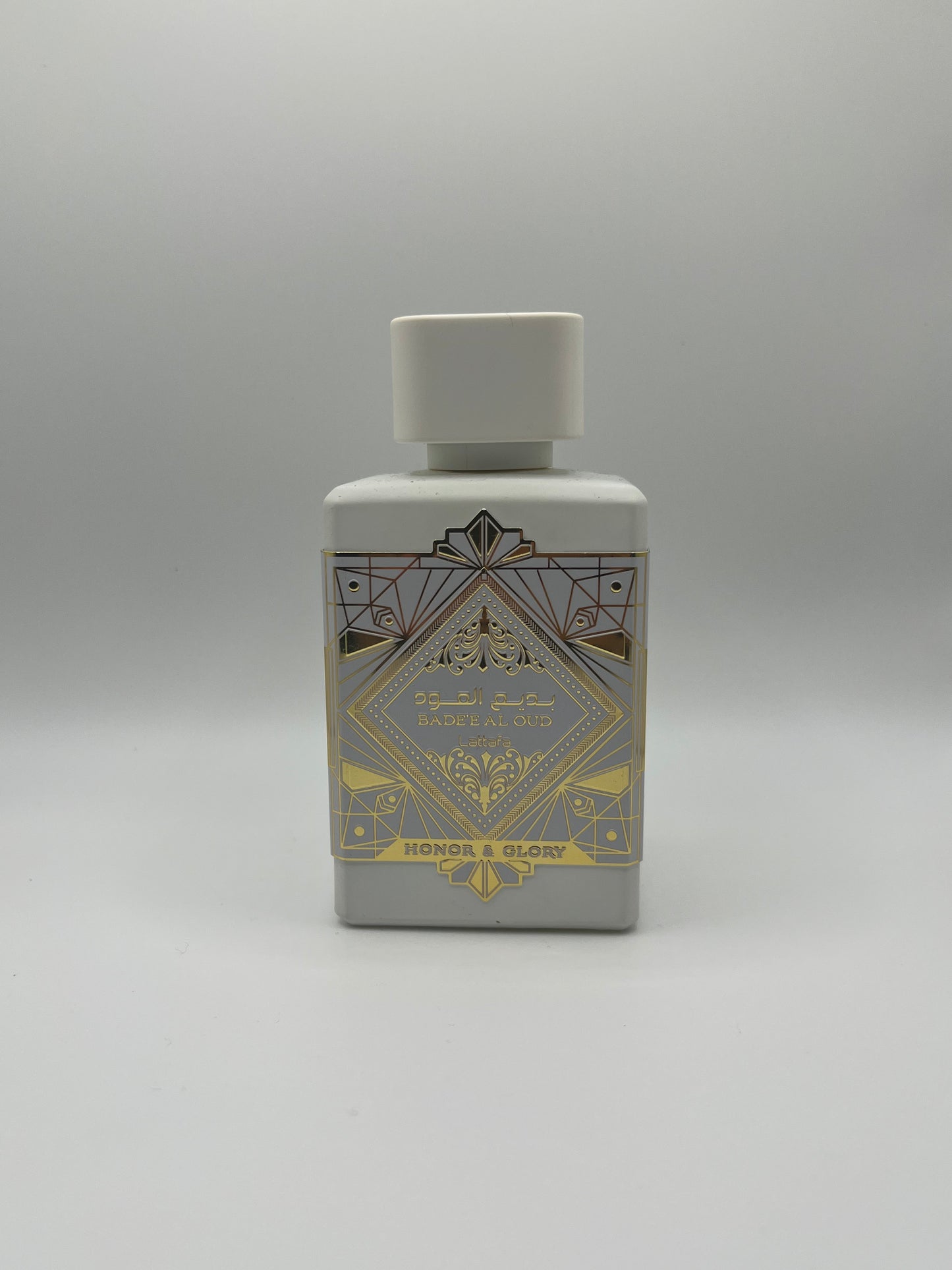 Bade’e Al Oud Honor & Glory decant – sweet spicy perfume with pineapple, crème brûlée, cinnamon, vanilla, and sandalwood.


