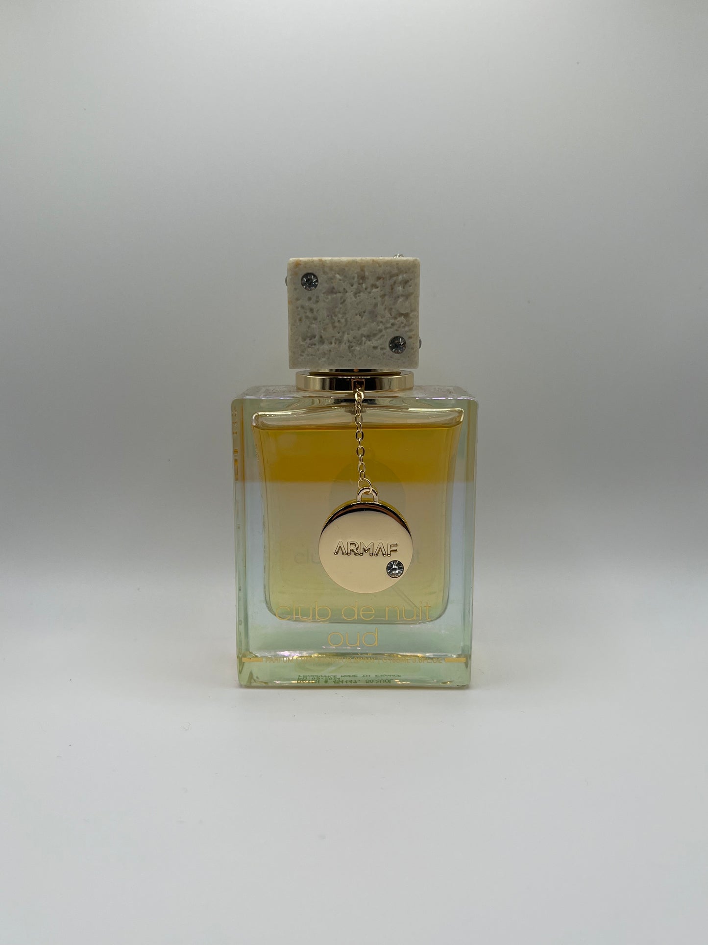 Club de Nuit Oud decant – fruity oud fragrance with pineapple, passionfruit, jasmine, vanilla, Cambodian oud, and sandalwood.

